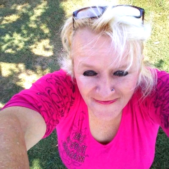 Hi I Am Debbie I Run Le Boutique I Am Trying To Retire  Liquidating 800,000 Item - Picture 1 of 1